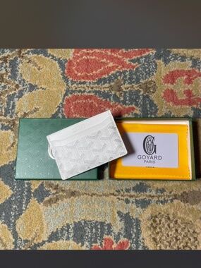 Brand new authentic white goyard cardholder